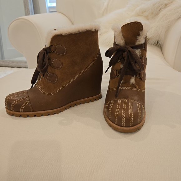 UGG Alasdair Shearling Wedge Boots Size 8 Brown Suede & Leather - Picture 9 of 9